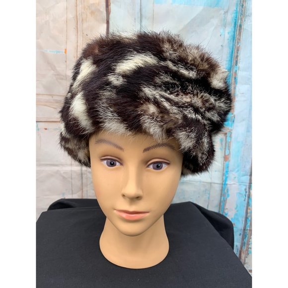 Lord and Taylor Fur Hat 22 - Picture 1 of 8